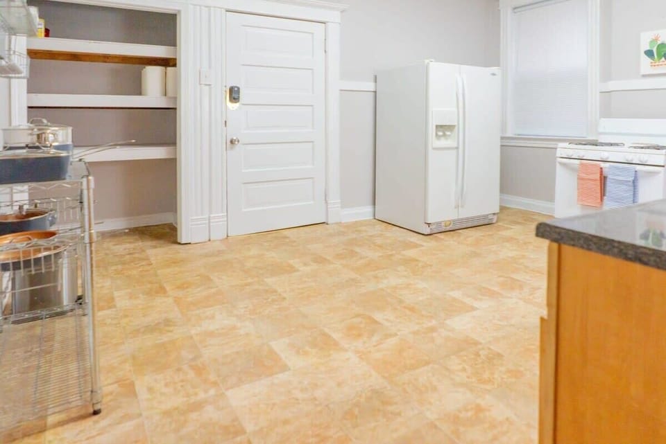 Plenty of storage, pots, pans, the works!