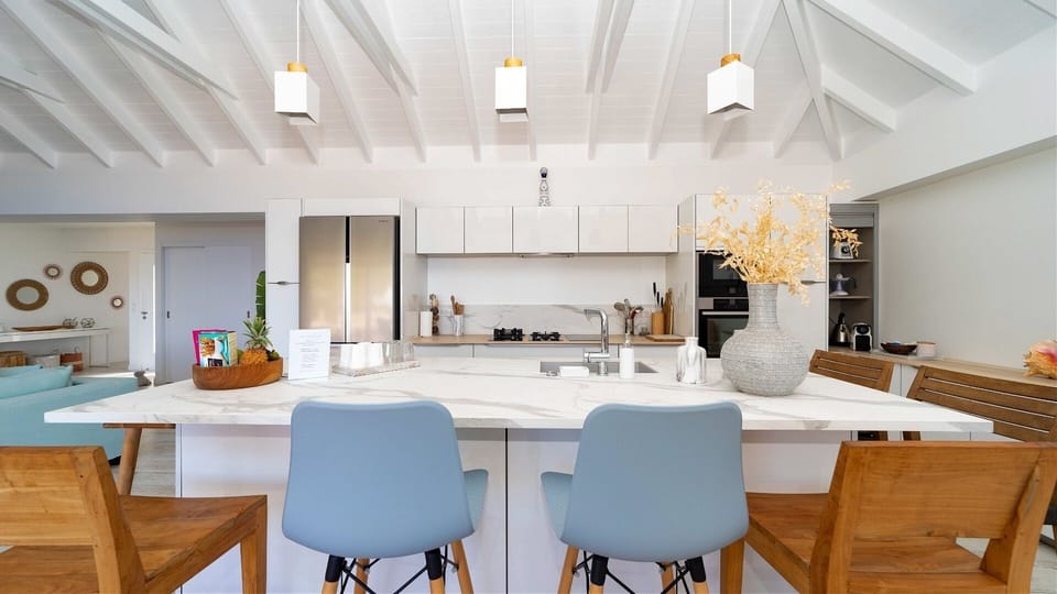 Kitchen & Dining Area