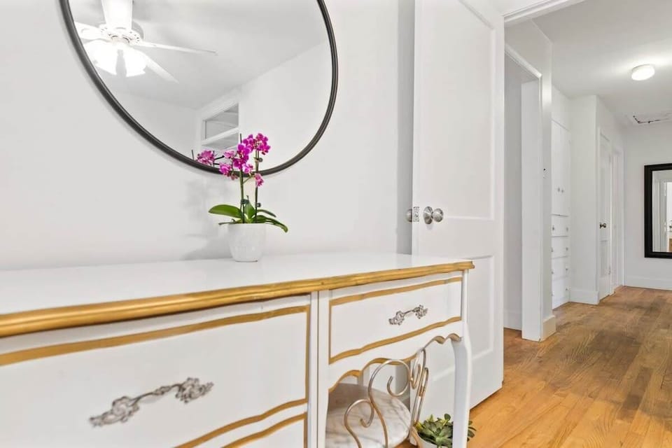 Bedroom 1 - vanity
