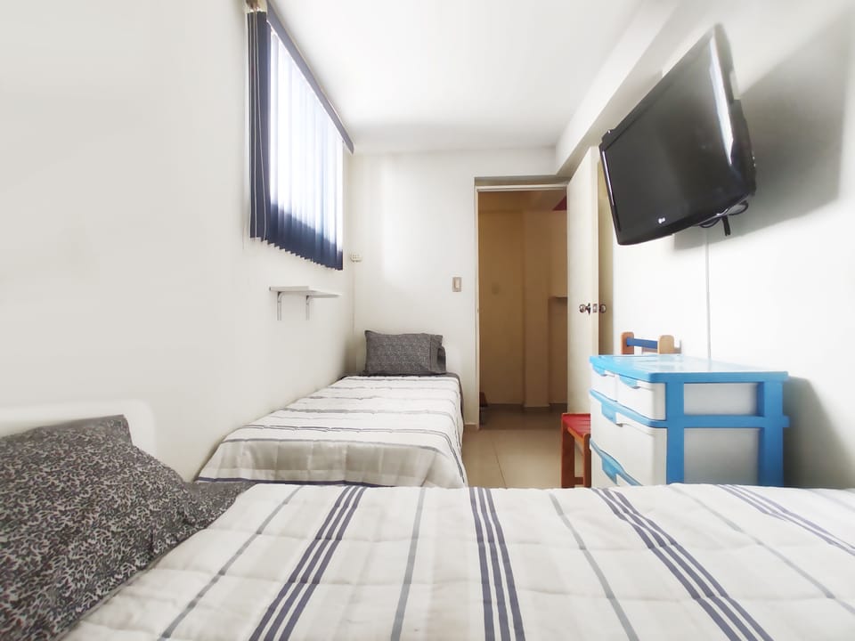 A 2nd bedroom able to accomodate 2 adults or 2 children, with Roku Tv