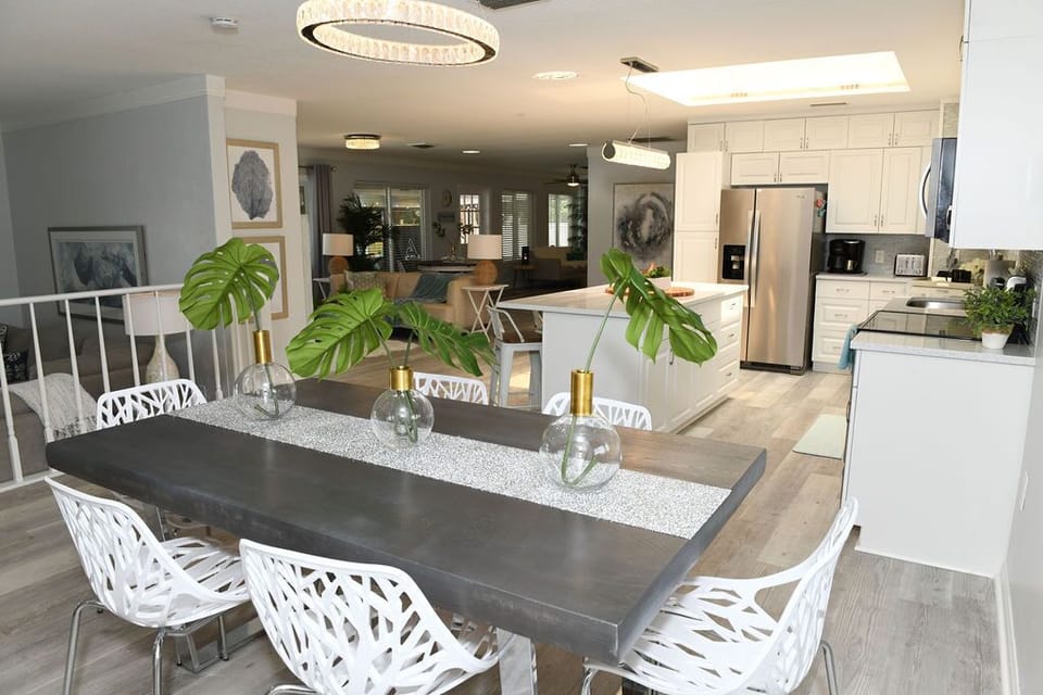 Formal Dining area seats 6 at the table