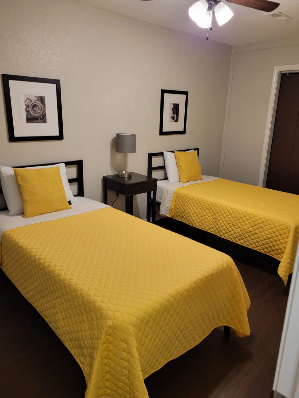 Downstairs bedroom- 2 Twin beds