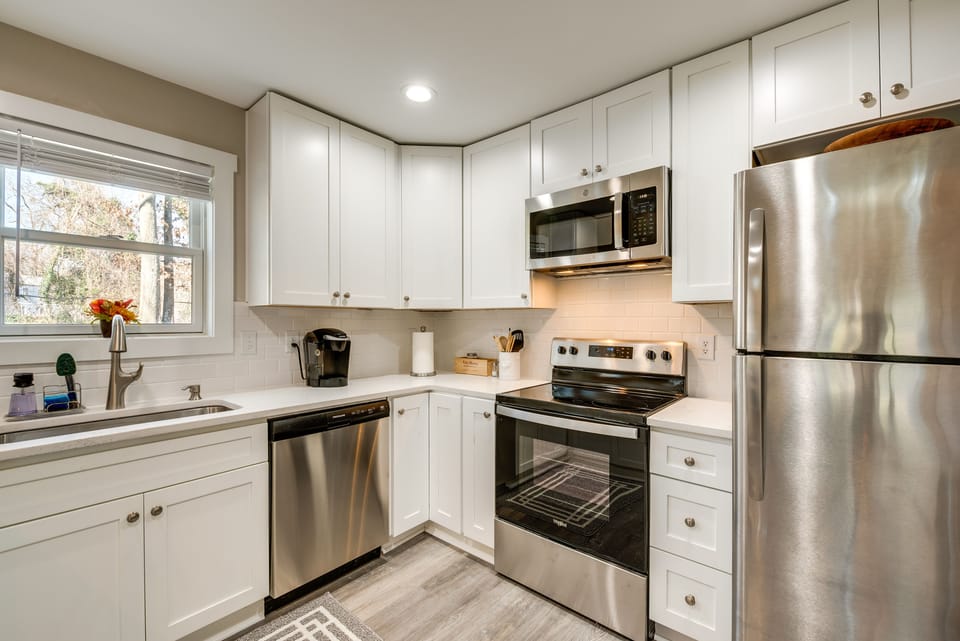 Kitchen | Complimentary Spices | Blender | Keurig Coffee Maker | Toaster