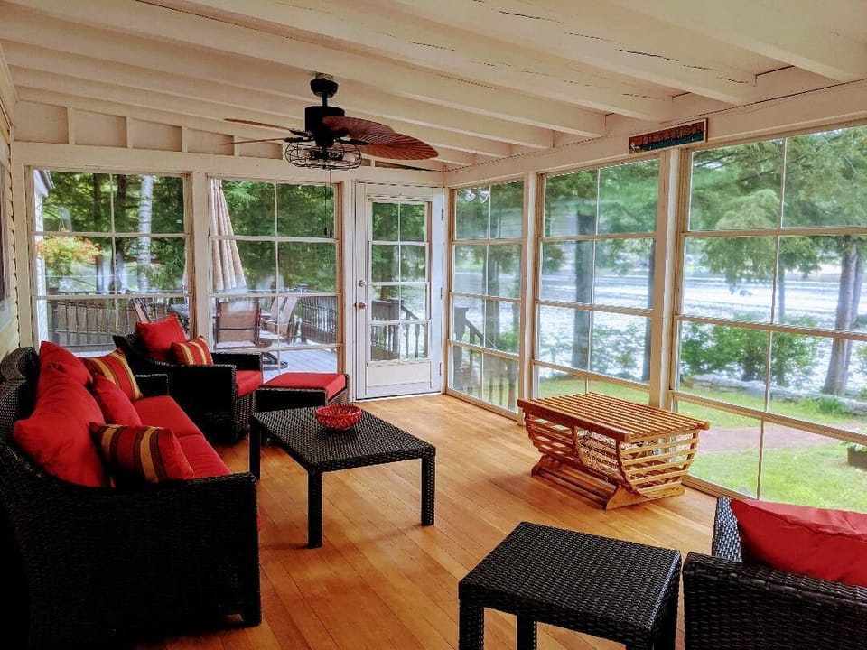 Screened Porch Lakeview
