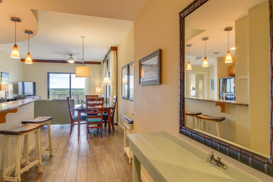 Entryway into the 1 bedroom, room #921!