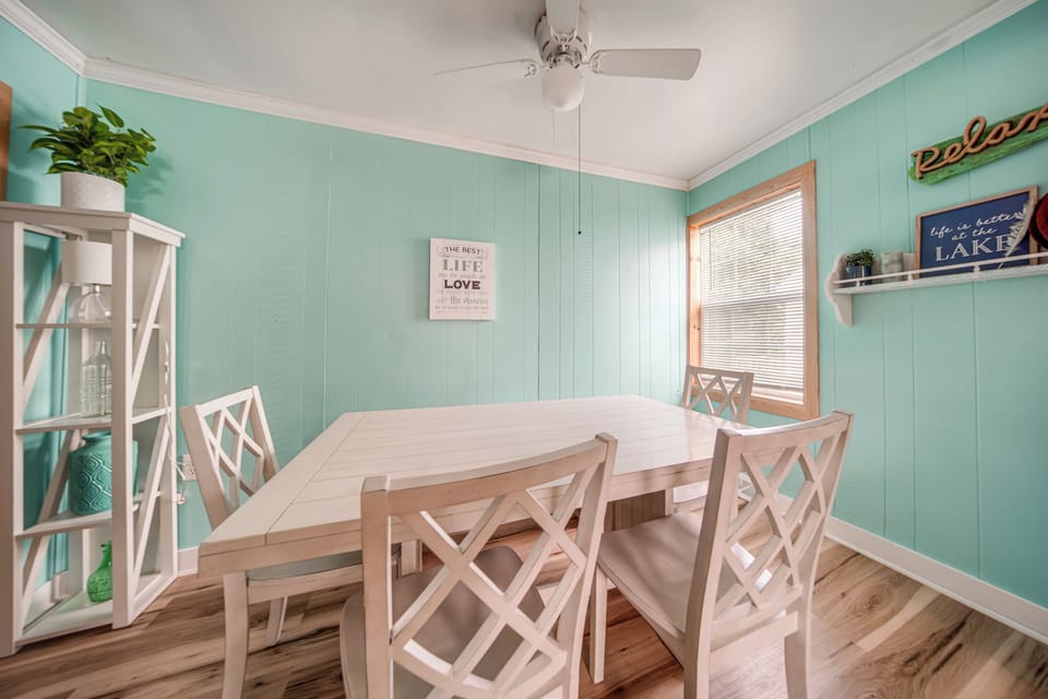 Dining Area | Dining Table | Dishware/Flatware