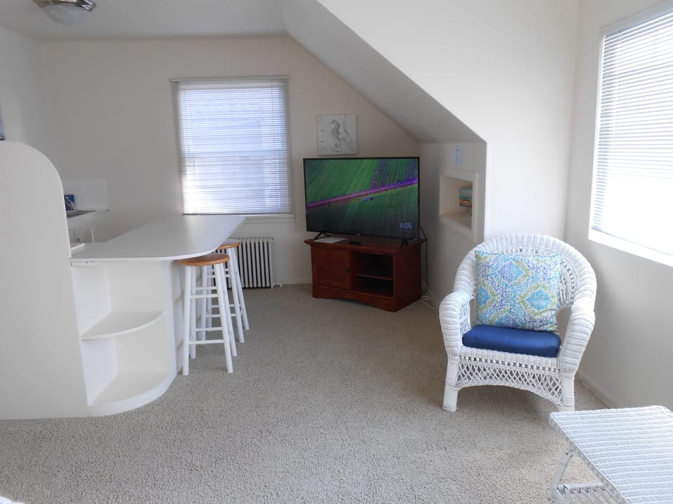 #2 Kitchenette area in oceanfront bedroom upstairs - large flat screen Smart TV