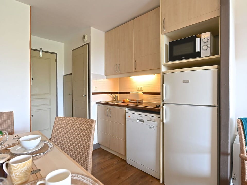 Furniture, Interior Design, Flooring, Wood, Floor, Ceiling, Countertop, Apartment, Cabinetry, Kitchen