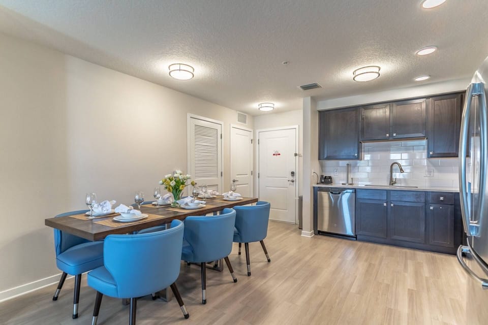 Dining Area Seating For Six (6) Guests