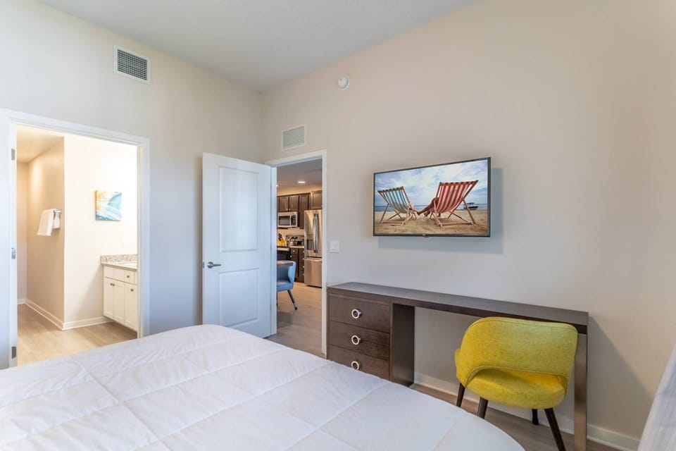 King Master Bedroom - Easily Accessible From Condo Main Area