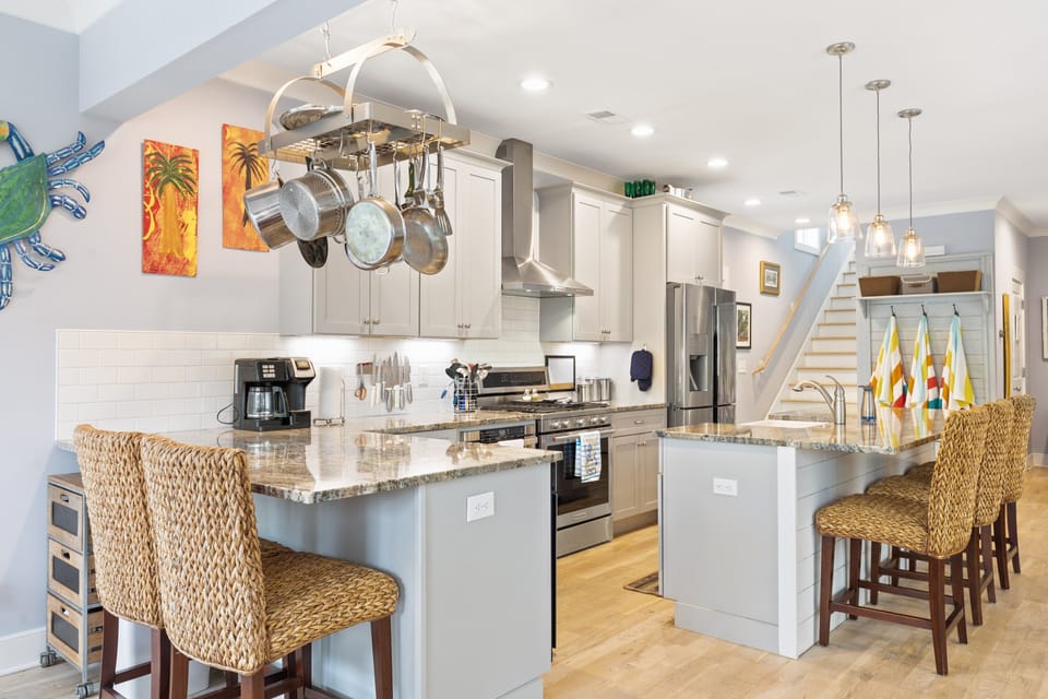 High End Kitchen - Fully Stocked