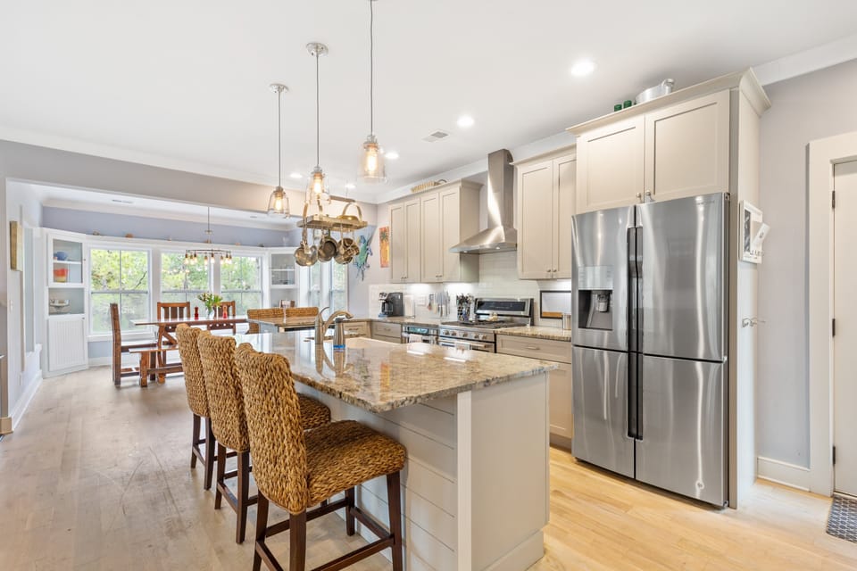 High End Kitchen - Fully Stocked