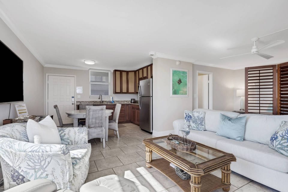 The studio space is efficiently designed to contain an open living, dining, bedroom and kitchen space, as well as full bathroom and walk-in closet.