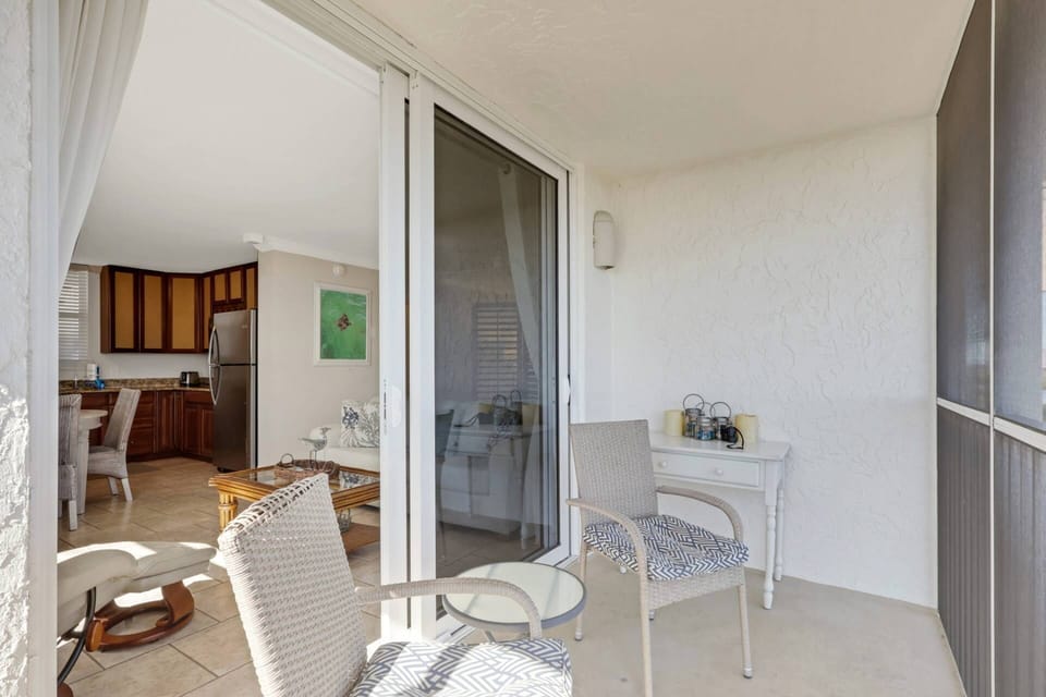 Enjoy this 10th floor balcony views.