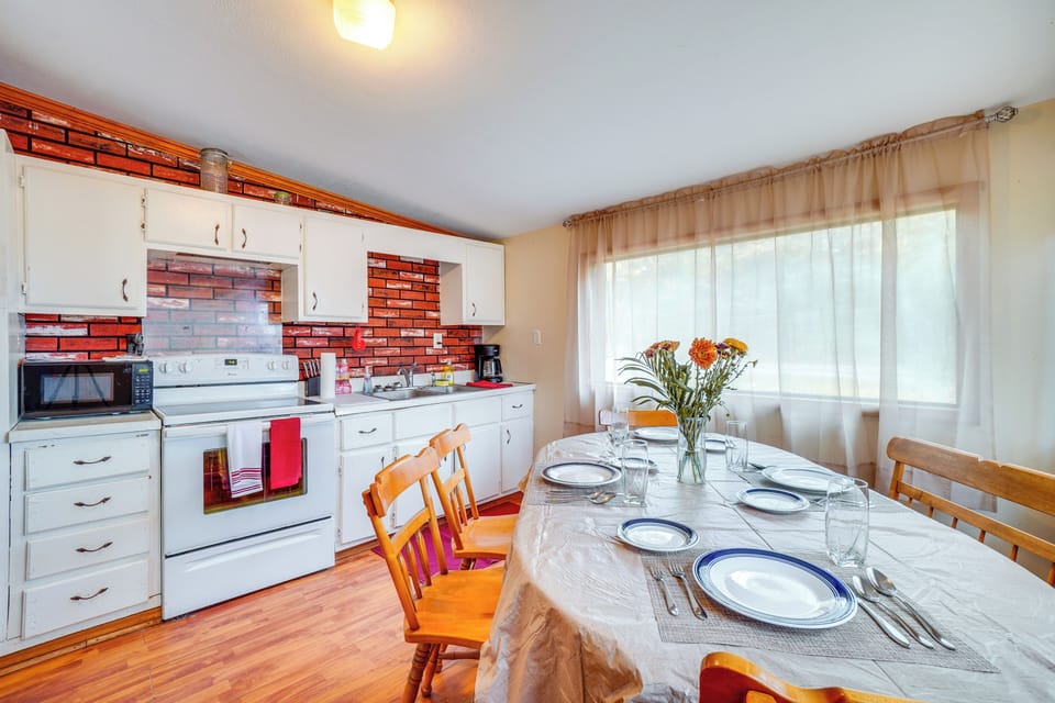 Kitchen & Dining Area