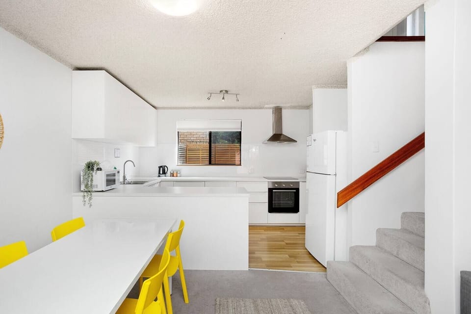 Kitchen - Fridge, oven & microwave
