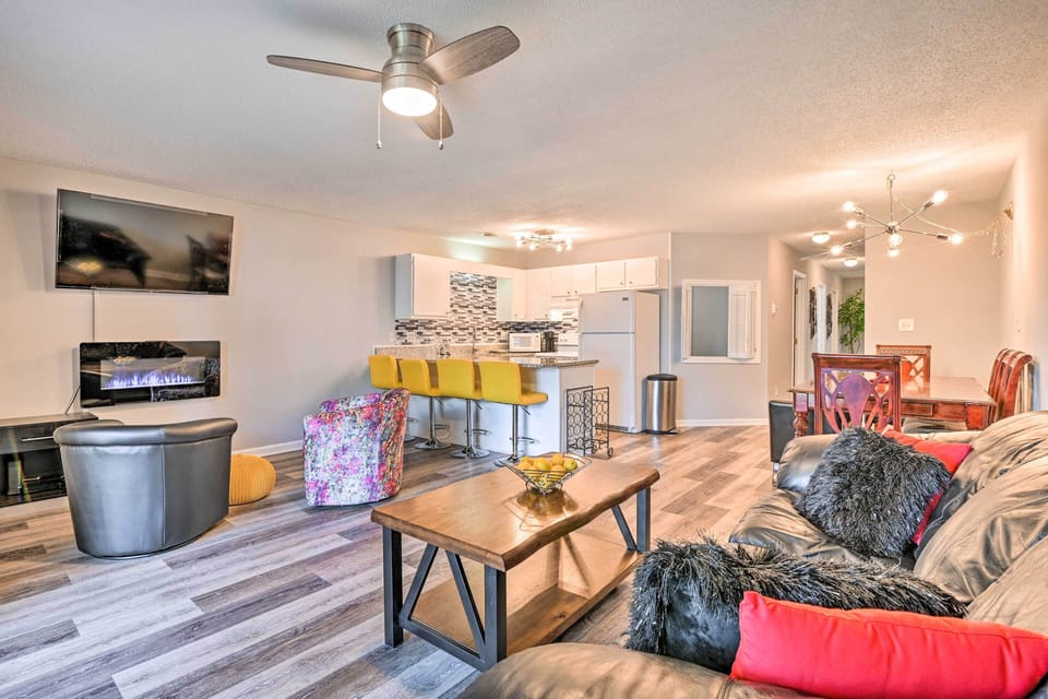 Living Room | Smart TV w/ Cable