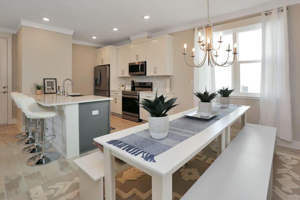 Dining Area & Kitchen