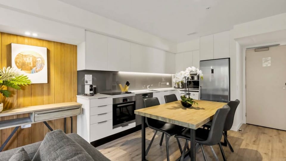 Fully eqipped kitchen & laundry