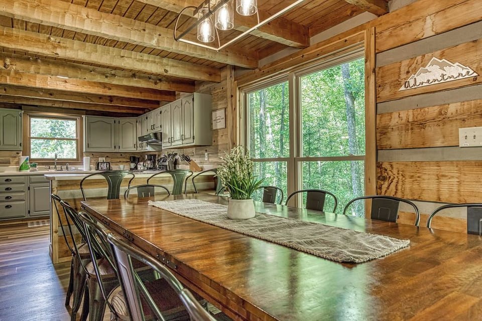 "One of the main things I was looking for was a large kitchen table that could accommodate our group of 10 for dinners together and a nice kitchen-it was well-equipped, had everything we neede