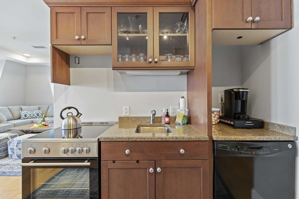 Kitchen & Coffee Bar