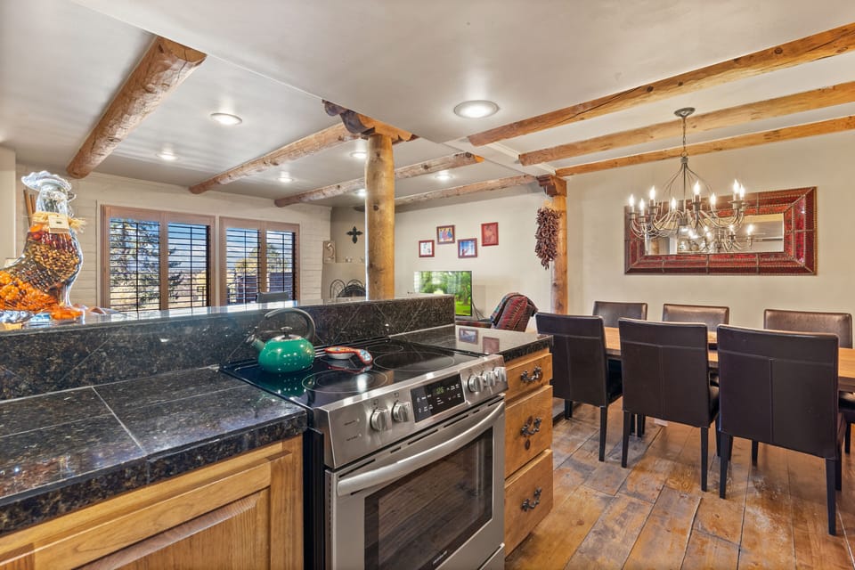Kitchen / Oven