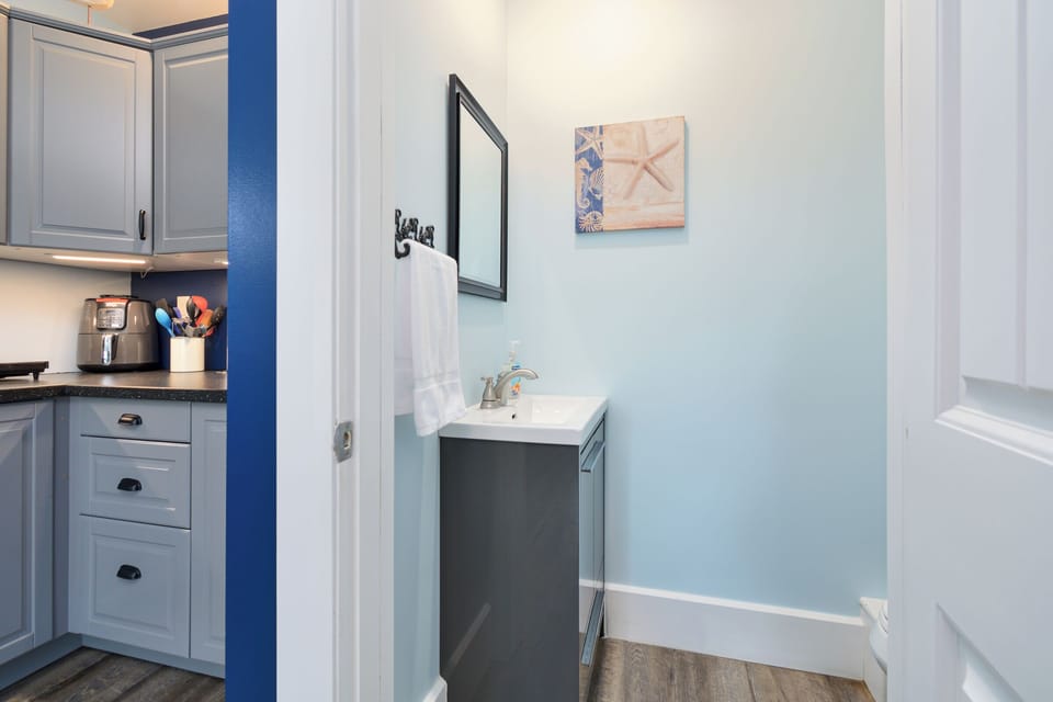 1/2 Bath downstairs
