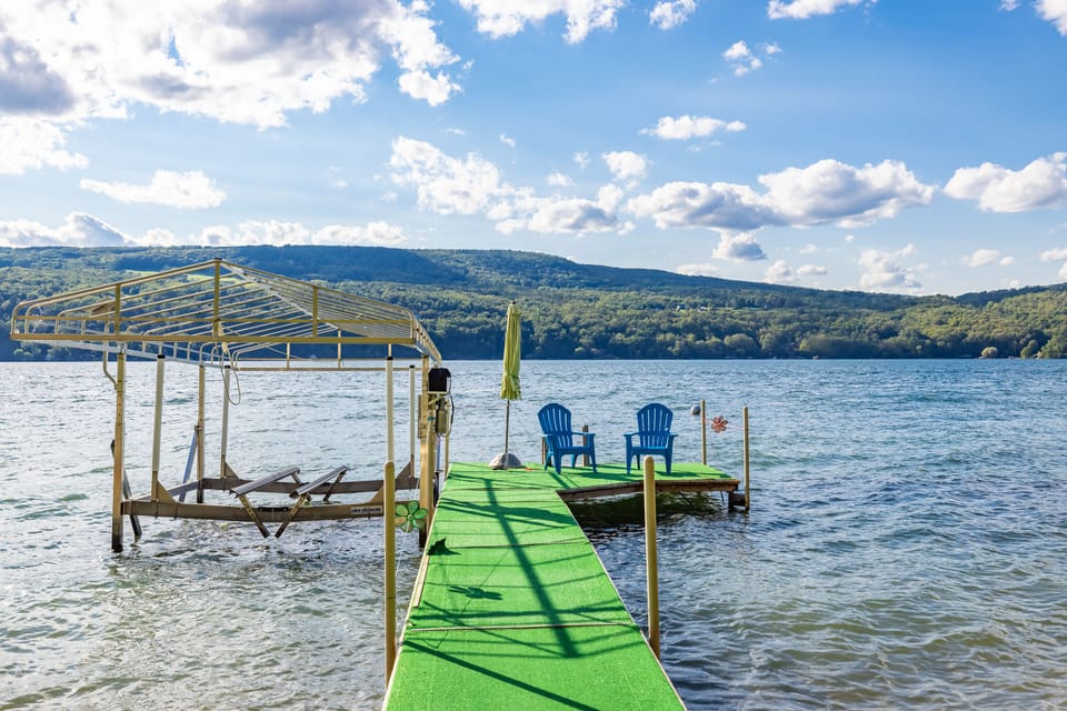 PRIVATE BEACH & DOCK