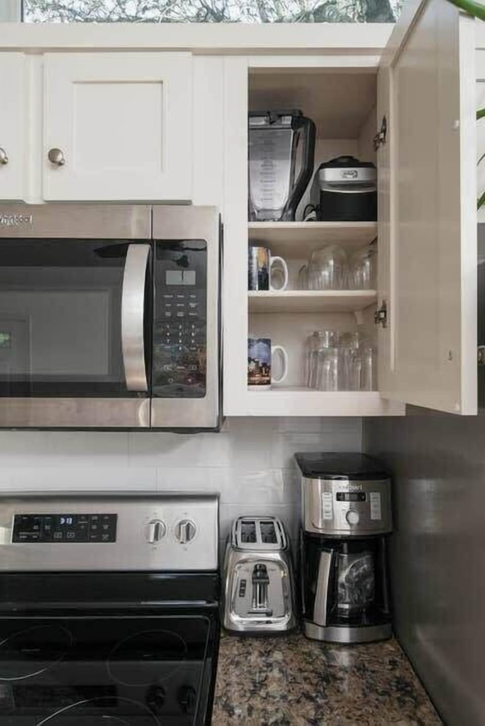 #StayinMyDistrict Raleigh Hills! Serene hideaway in quiet culdesac. Modern kitchen with new stainless appliances, W/D, seating for two and open to living area. Fully stocked for eating in and efficient meal prep. #bookdirect #stayinmydistrict