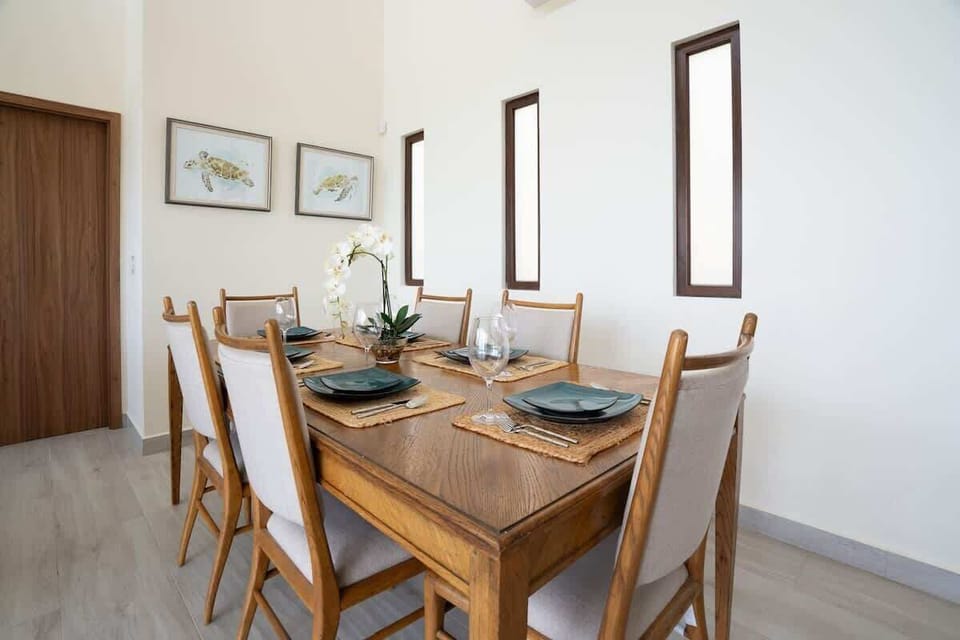 Dining area for 6
