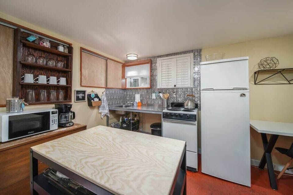 #StayInMyDistrict #StayInMyDistrictPortland Woodlawn Dekum Eclectic and Warm Guest Suite