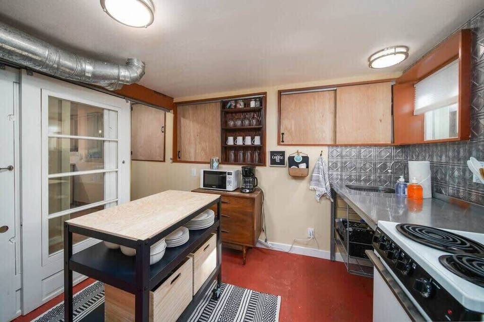 #StayInMyDistrict #StayInMyDistrictPortland Woodlawn Dekum Eclectic and Warm Guest Suite