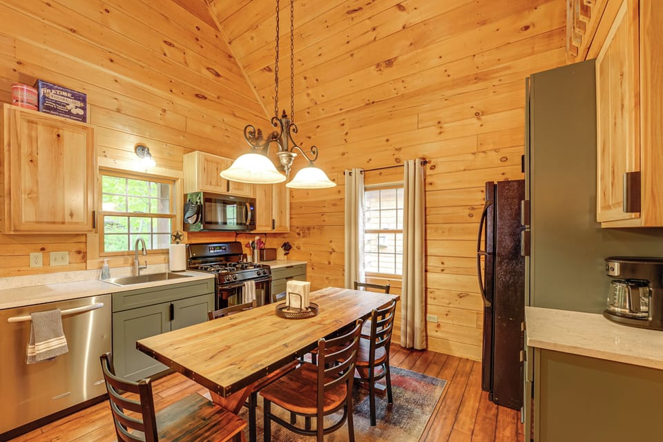 Kitchen & Dining Area