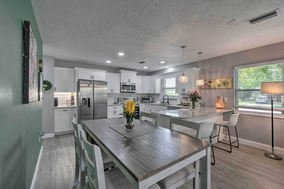 Dining Area | Keyless Entry