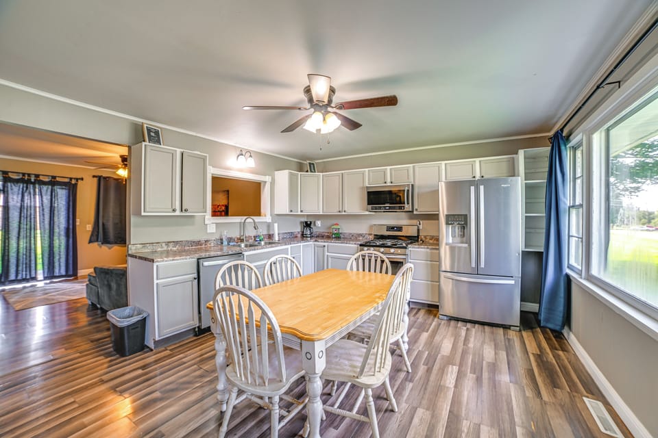 Salem Vacation Rental | 3BR | 1BA | 1,120 Sq Ft | 2 Steps Required