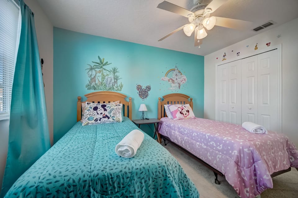 2 twin beds