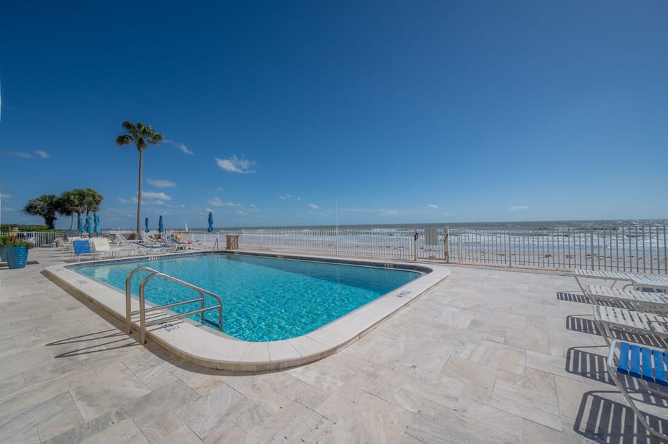 Pool view (other side)