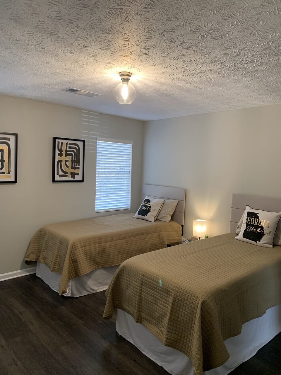 Second Floor Bedroom #2 (2 Twin XL or King Configuration)