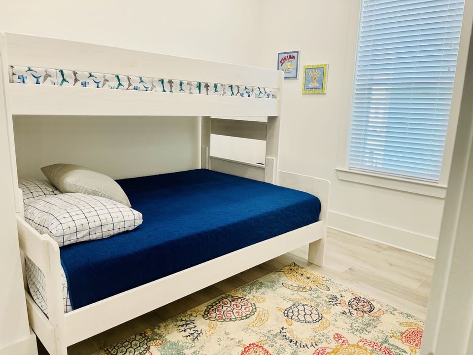 Bunk room #1 - Full bed w/single on top