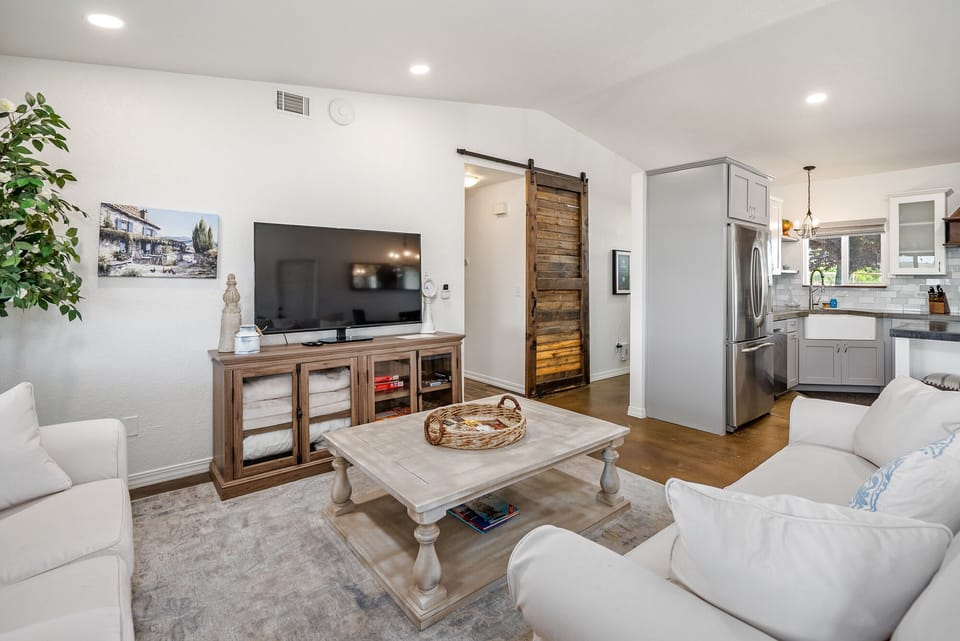 Open floorplan in the common space so your group can mingle