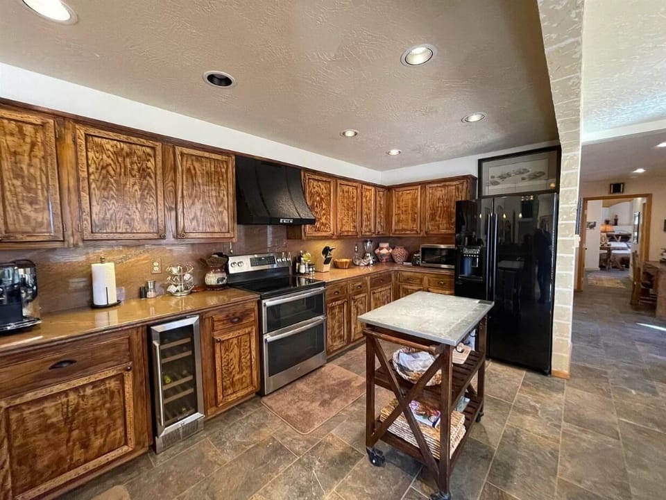 Well-stocked kitchen with all necessary appliances and cooking utensils.