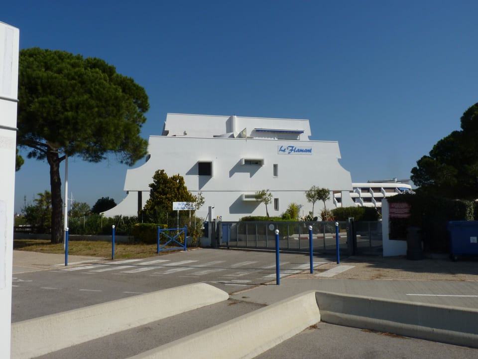 Le Flamant secure residence in Port Camargue