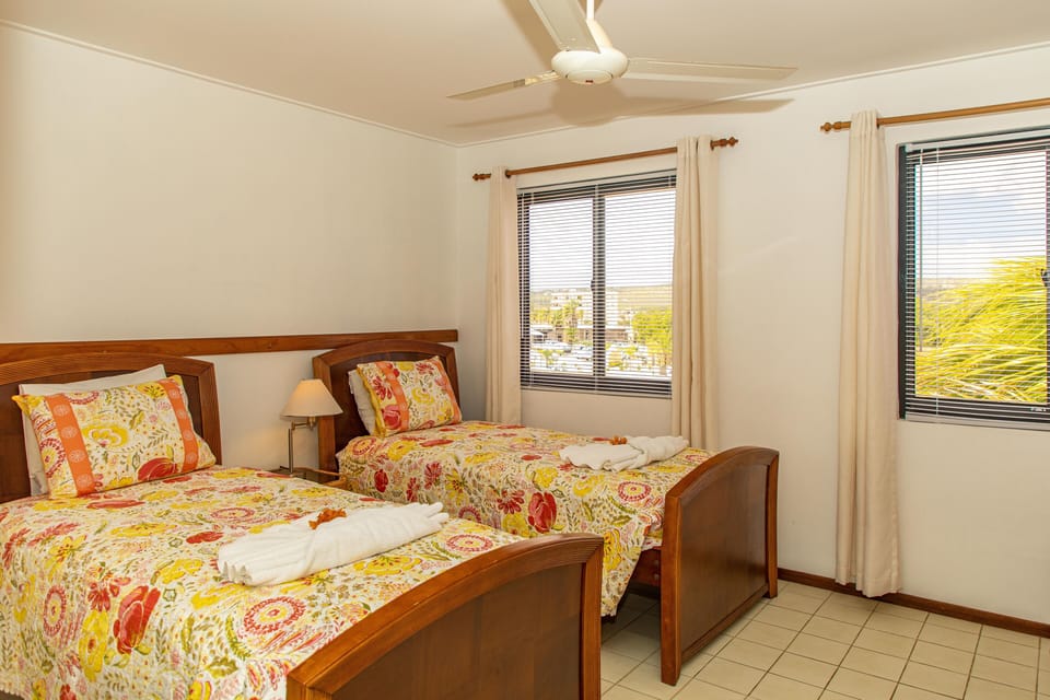 2nd bedroom, ensuite, 2 twin beds
