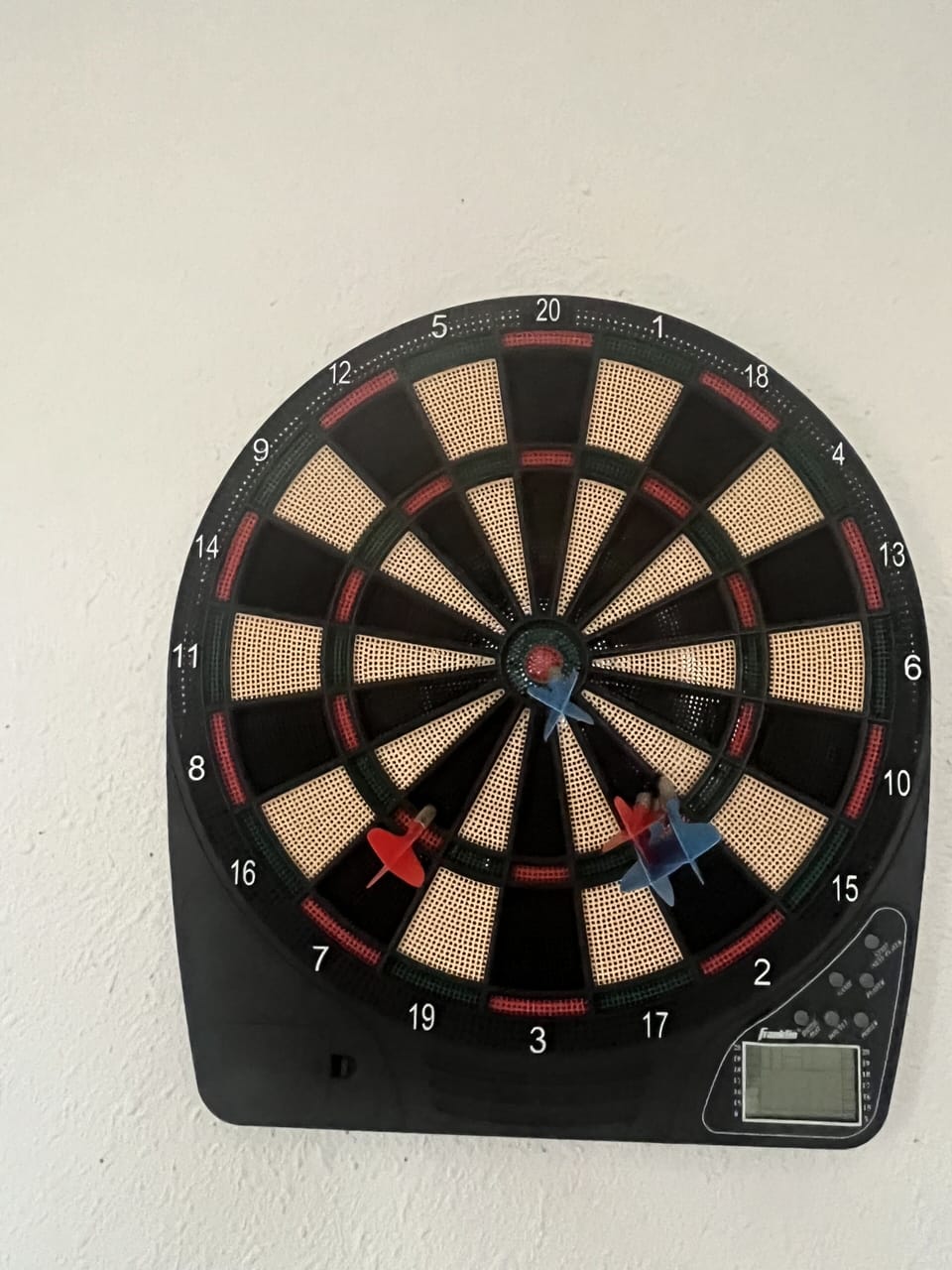 Darts with electronic scoreboard