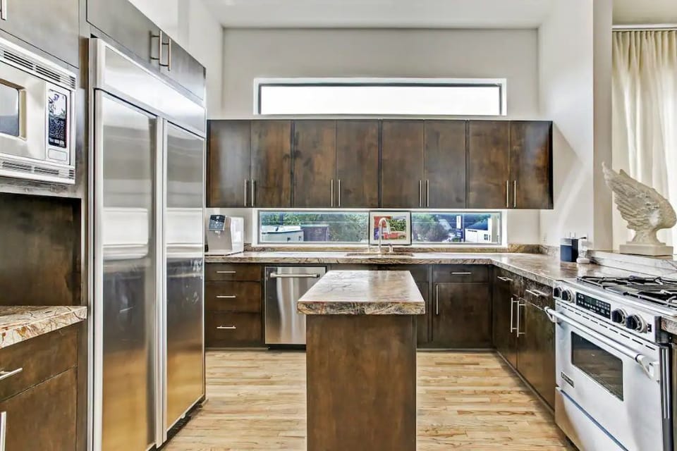 Chef's Kitchen with Butler's Pantry