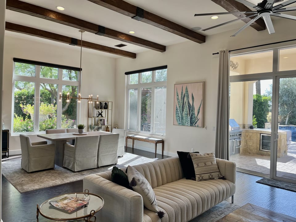 Living Room / Dining