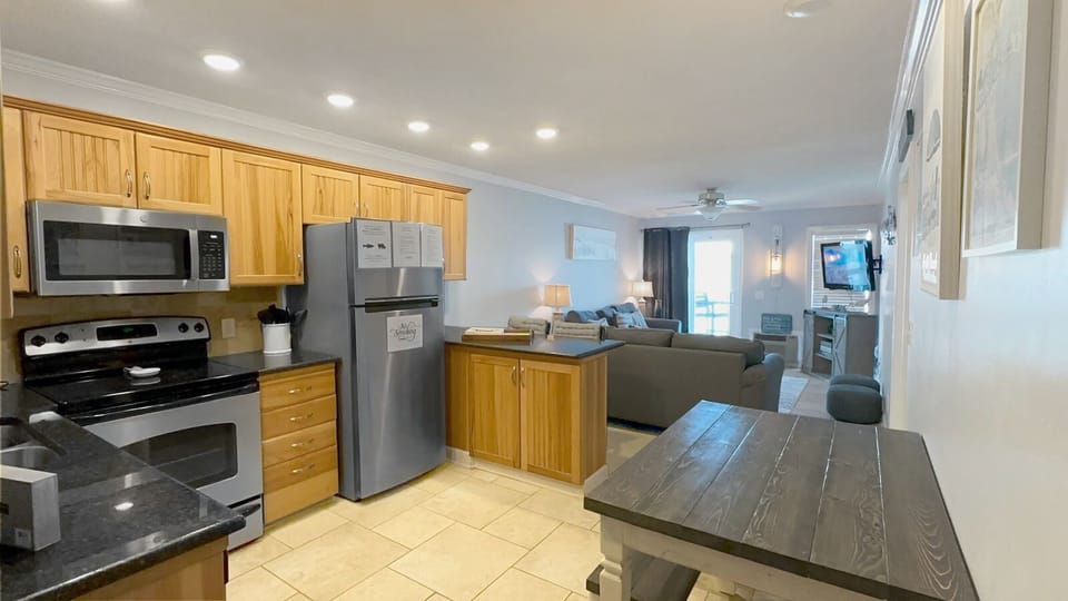 Seating for 6 to Dine in kitchen