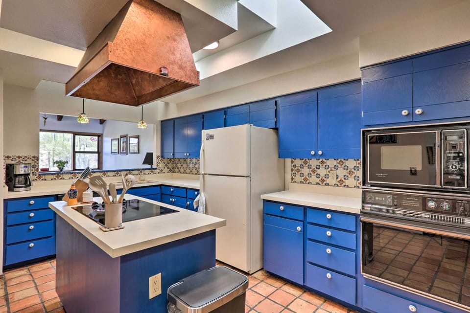 Kitchen | Fully Equipped w/ Cooking Basics