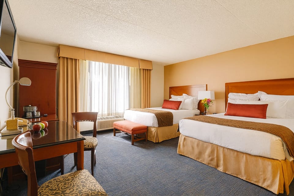 Comfortable 2 Queen size beds. Exact units will be assigned upon arrival. Views, colors, and decor may vary