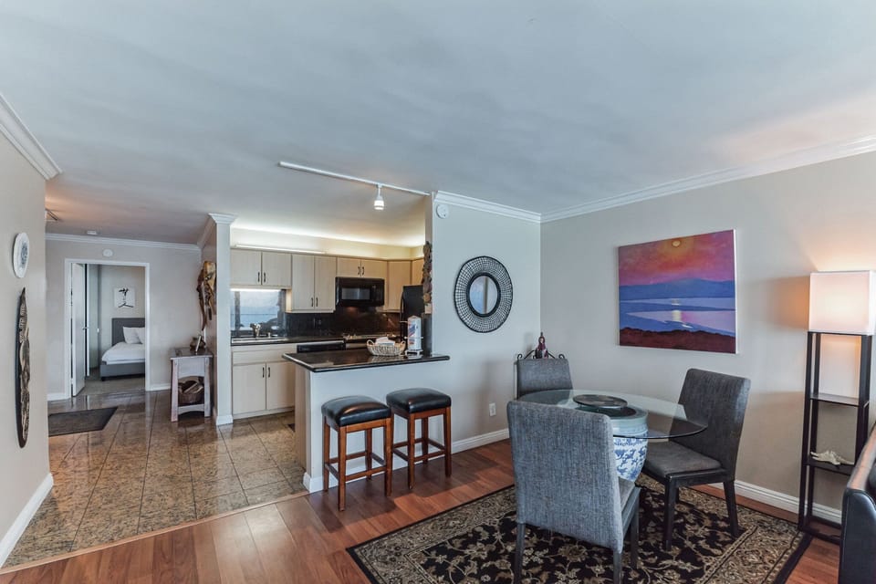 Living Room / Kitchen